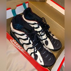 Nike vapor max plus. size 13. only worn once.